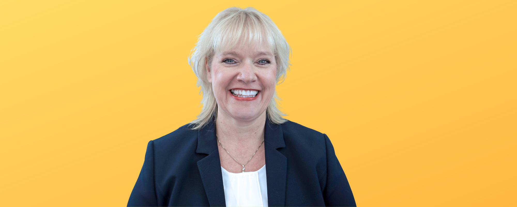 Ing. Mag. Marion M. Lercher Expertin für Customer Care – Mimikanalyse und (non)verbale Kommunikation Mimikresonanz®-Trainerin – emTrace® Emotions-Coach Systemischer- und Wirtschaftscoach Zertifizierte DiSG® Trainerin